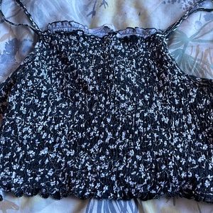 SIZE M. Black and white cute cropped top. Good condition from Supre